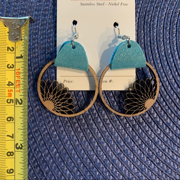 Wood boutique earrings handmade - Picture 3 of 4